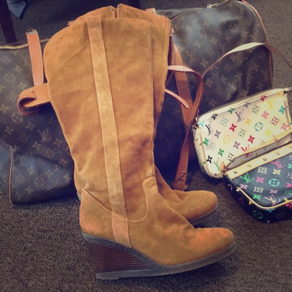 White Mountain Shoes - 🆕🍁White Mountain Suede Wedge Boots